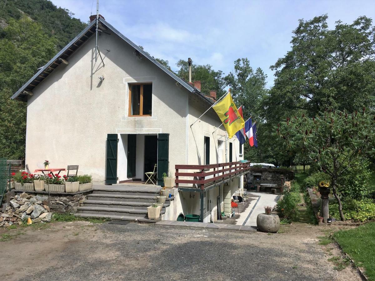 לינה וארוחת בוקר Blot-l'Eglise Moulin De La Fayolle מראה חיצוני תמונה